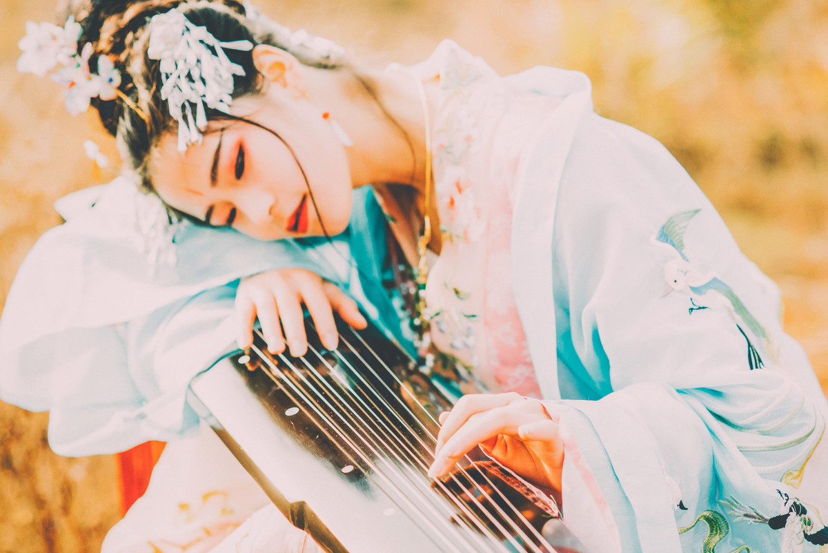 水调歌头明月几时有运用的手法,次韵水调歌头如何填词