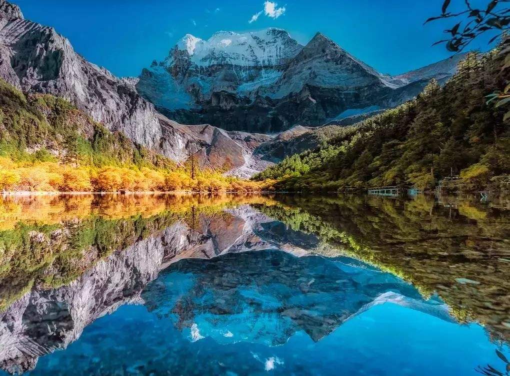 川西旅游秋季最美风景是哪里,川西旅游必去的十大景点有哪些