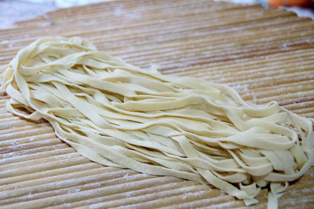 晚上肚子饿了怎么办没有食物,晚上肚子饿又没东西吃怎么办