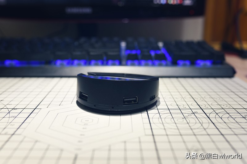 黑匣子助你在和平精英吃鸡如虎添翼，北通E1手游键鼠转换器