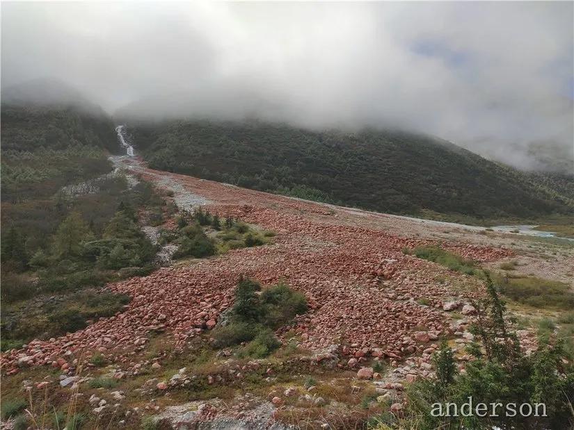 陪着贡嘎过仲秋，深夜听到女生的尖叫（上）