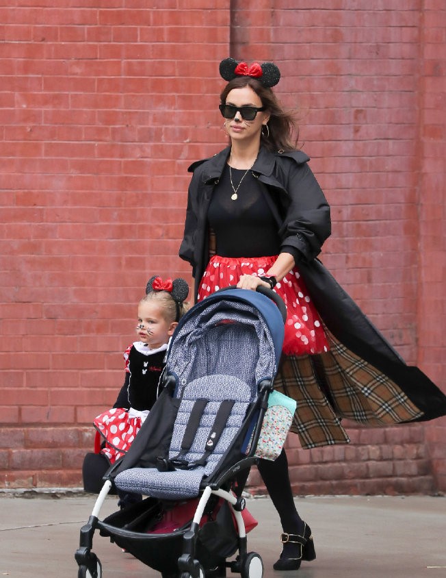 伊莲娜带孩子出街,伊莲娜穿母女装