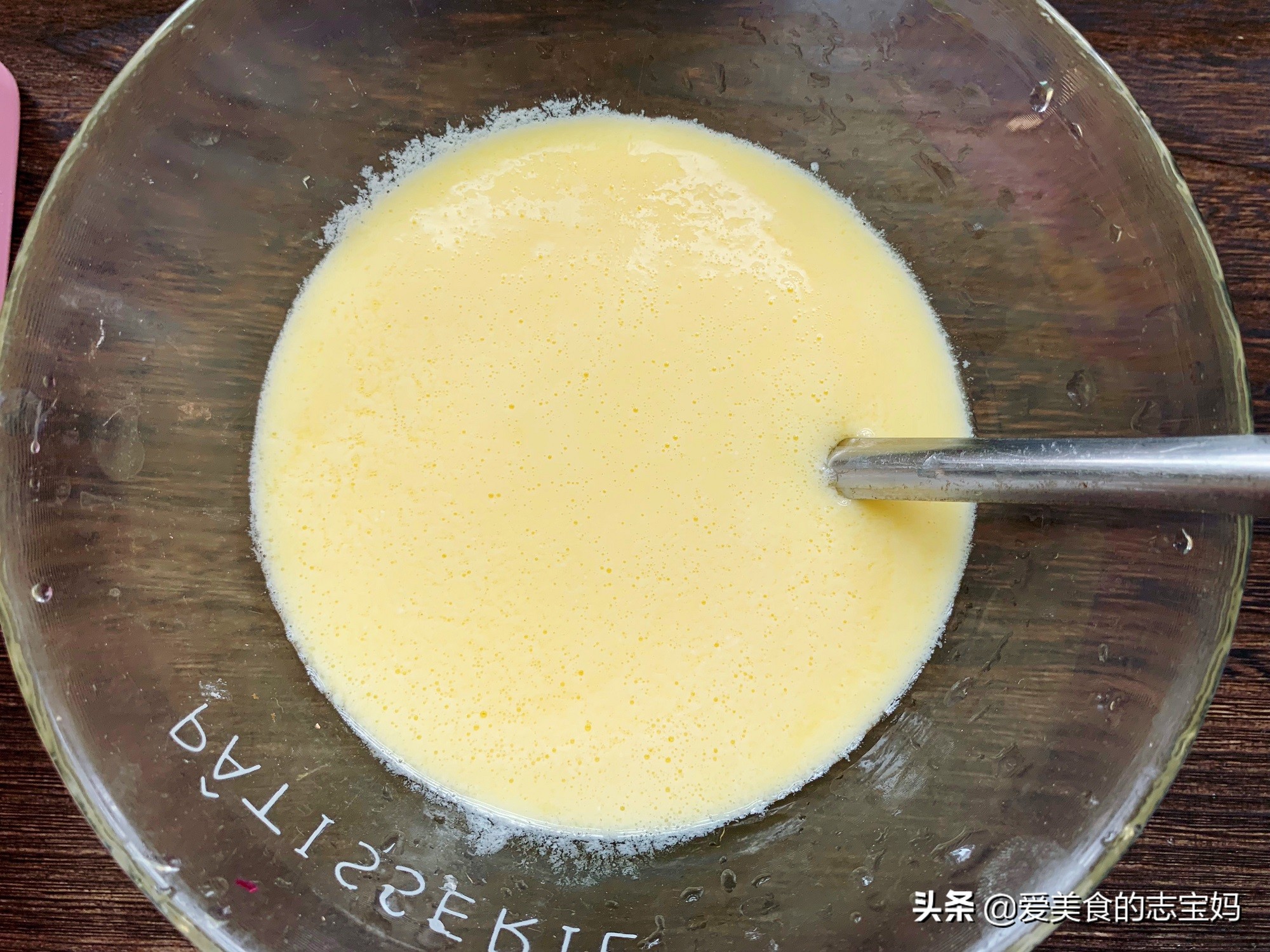 自制酸奶蛋挞味道好极了,在家就能做的简单酸奶蛋挞