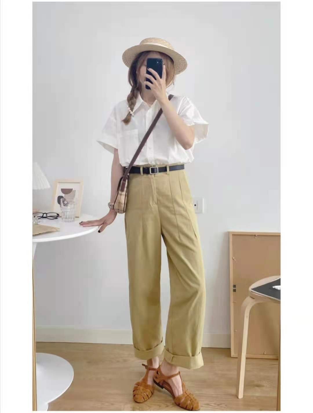 浅卡其色上衣和深驼色裤子搭吗,浅卡其色裤子配什么颜色上衣好看