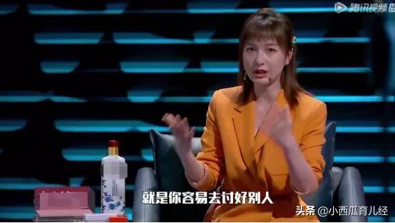 37岁吴昕做客薇娅直播间，一改往日自卑，3分钟卖出6400枚蛋黄酥