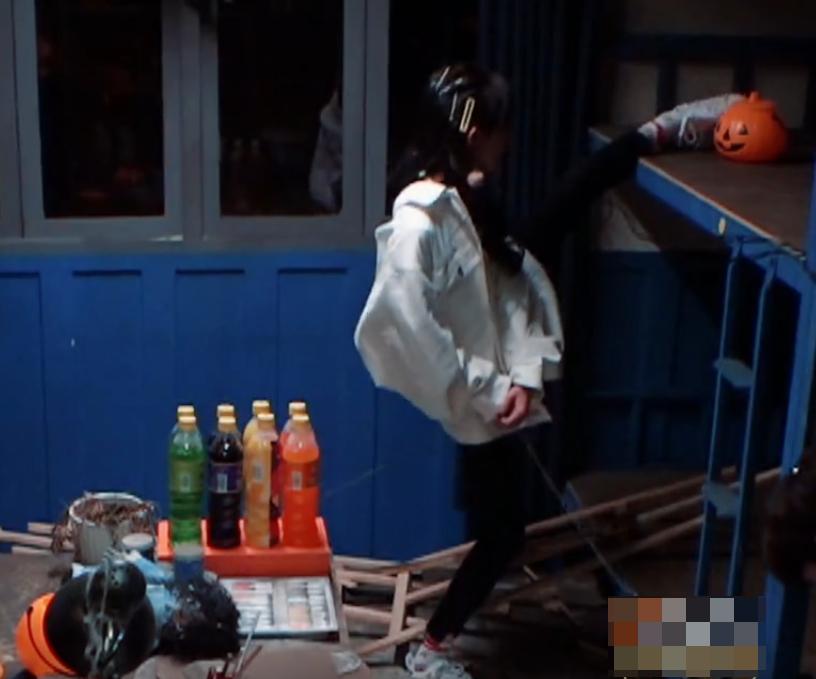 杨幂用腿找钥匙，实名《密逃》柔韧担当，或许这就是大长腿的优势