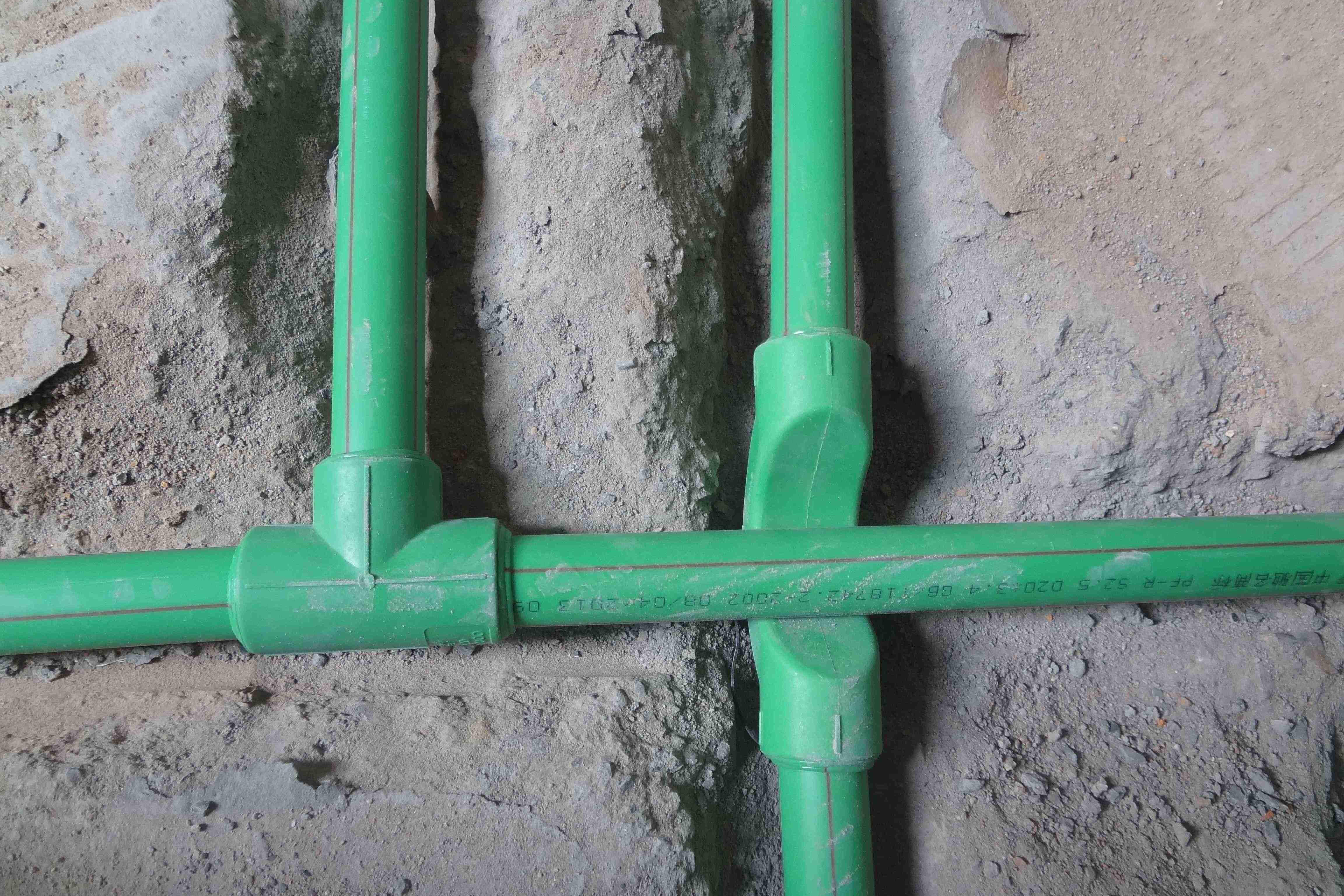 燃气热水器对比电热水器哪个耐用,电热水器对比天然气热水器哪个好