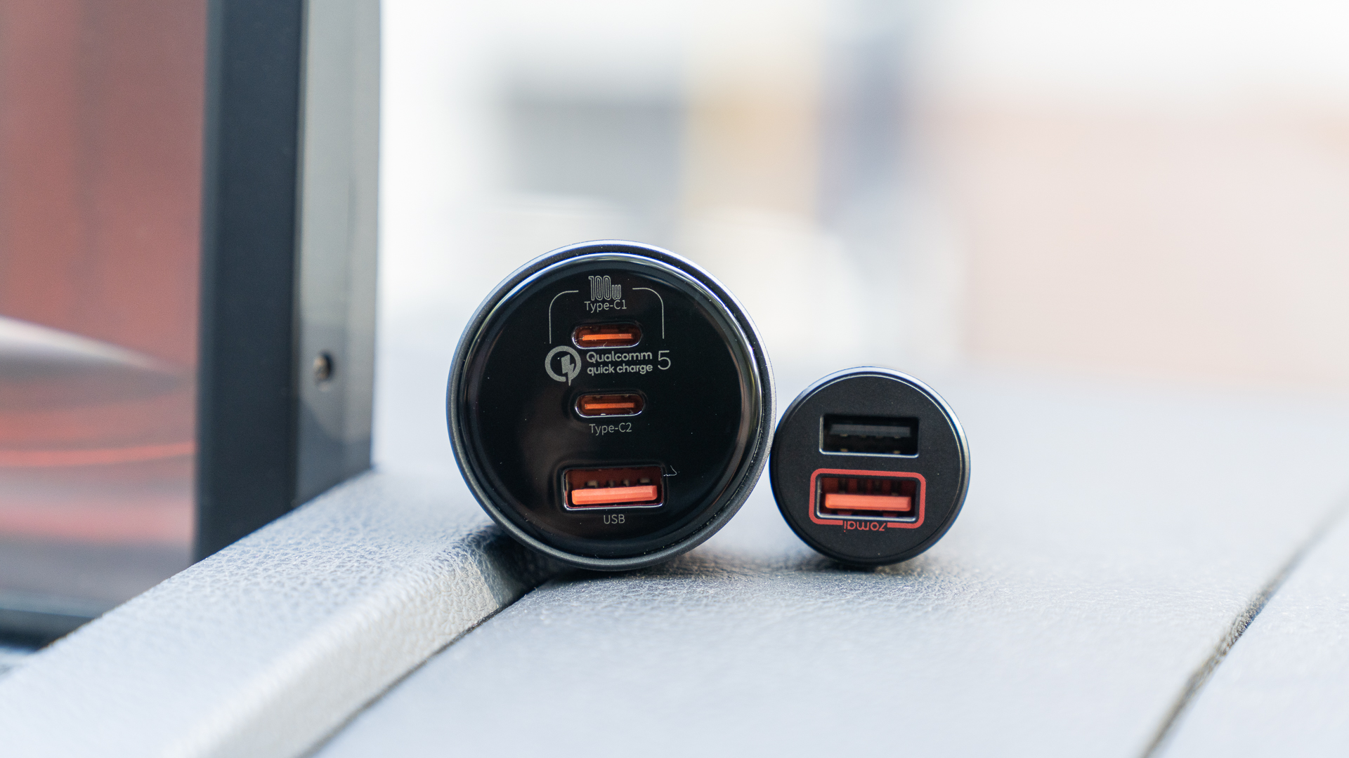 汽车人，出发！车生活补给利器，倍思160WQC5认证车载充电器分享