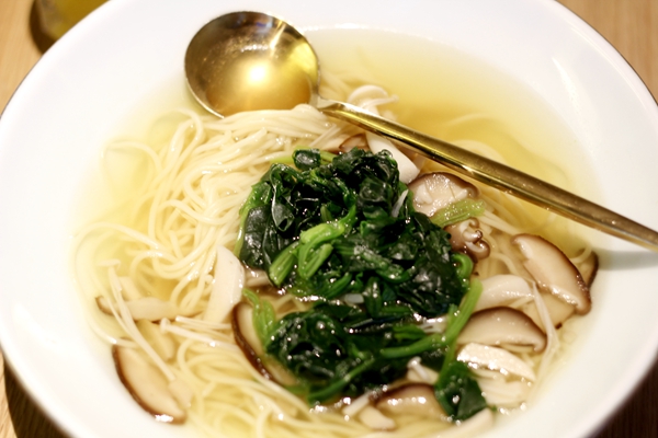 过桥米线总共有多少个配菜,过桥米线图片12种配菜