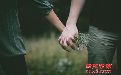 岁月静好愿你浅笑安然,愿岁月静安现世安稳