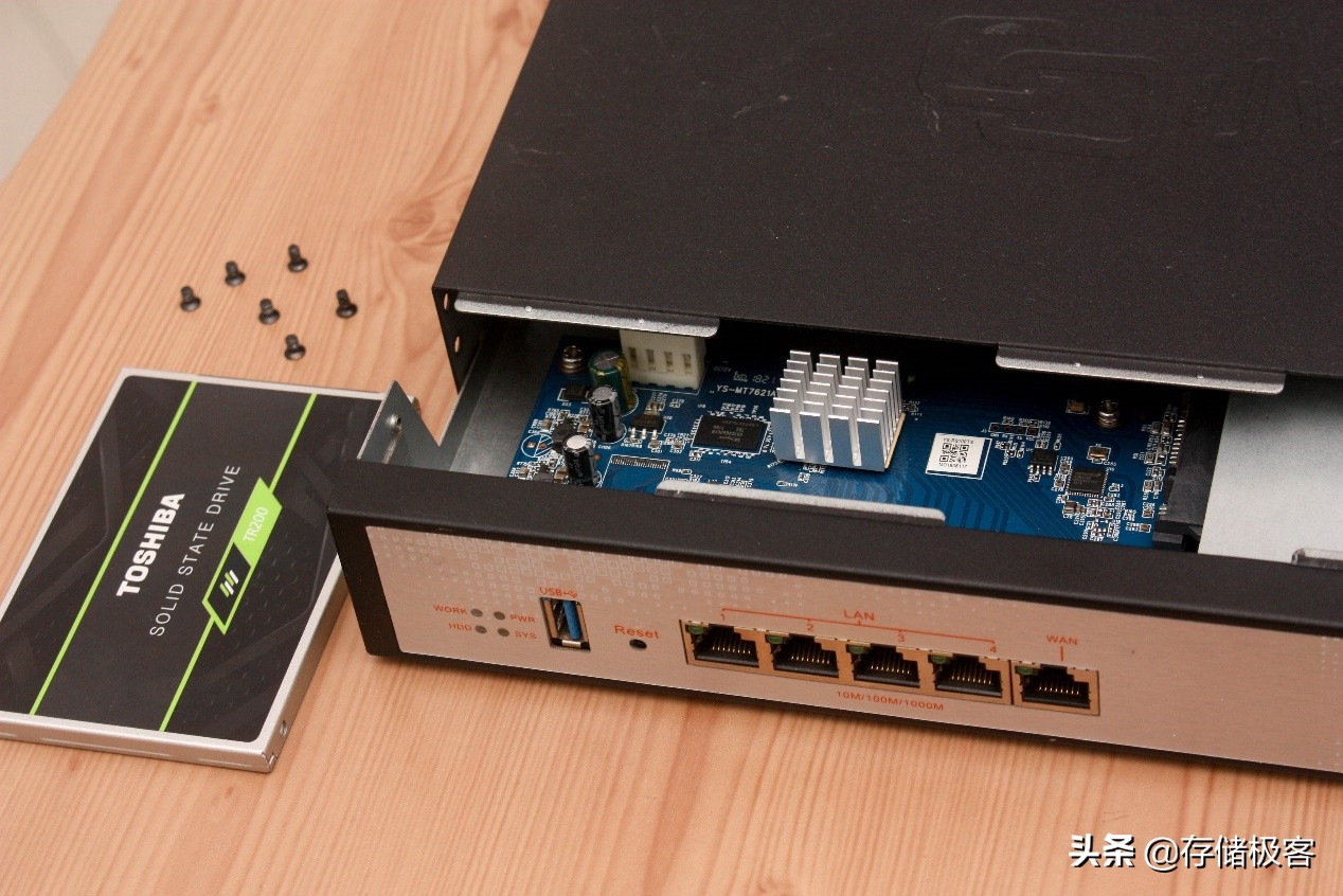 70块买回一个矿渣：512M内存，内置1个硬盘、可刷6种固件可玩性高