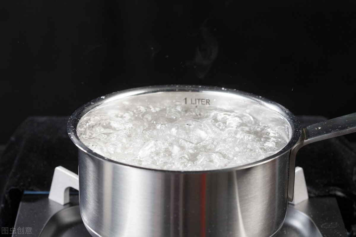 自动饮水机怎么避免滋生细菌,饮水机不清洗长期喝对身体的危害