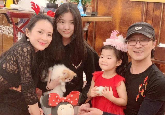 汪峰大女儿小苹果晒短发美照,汪峰女儿小苹果跳舞