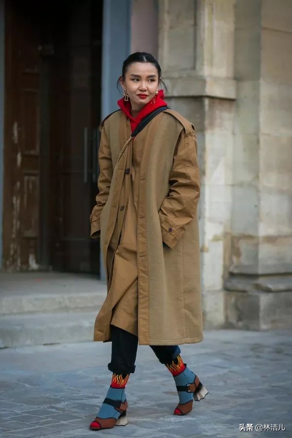 李宇春牛仔靴穿搭皮衣,李宇春私服长筒靴