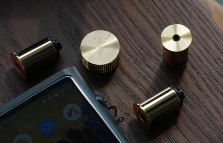 又一部能买两台苹果手机、两部华为手机的国产超豪华MP3问世了