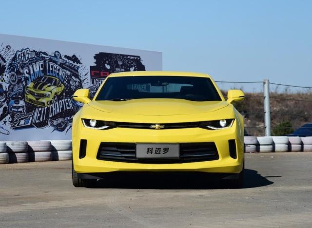 科迈罗2015款3.6lrs限量版和野马,野马2.3t对比科迈罗2.0t加速视频