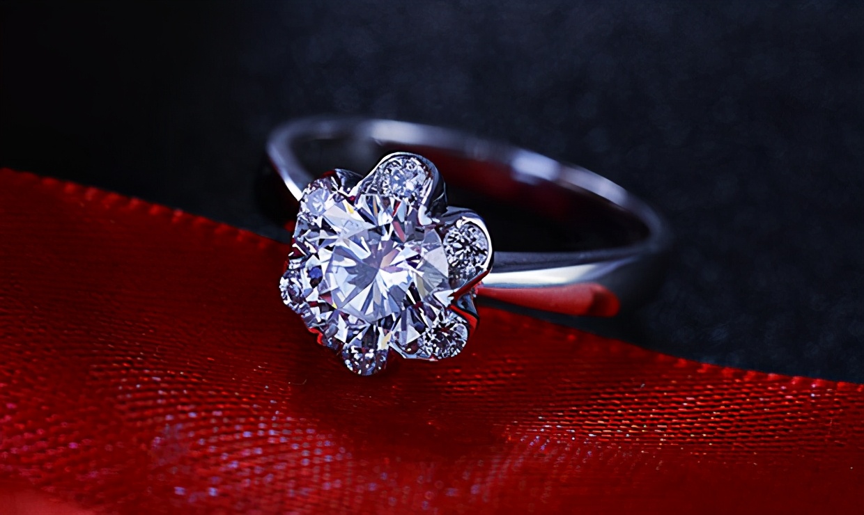 白金钻戒佩戴方法,买白金钻戒注意些什么