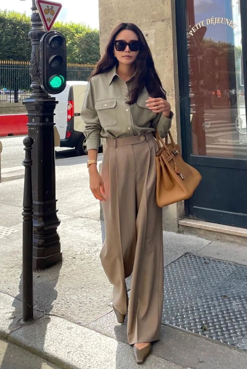 今年流行的衬衫带字母,今年流行衬衫长款花色