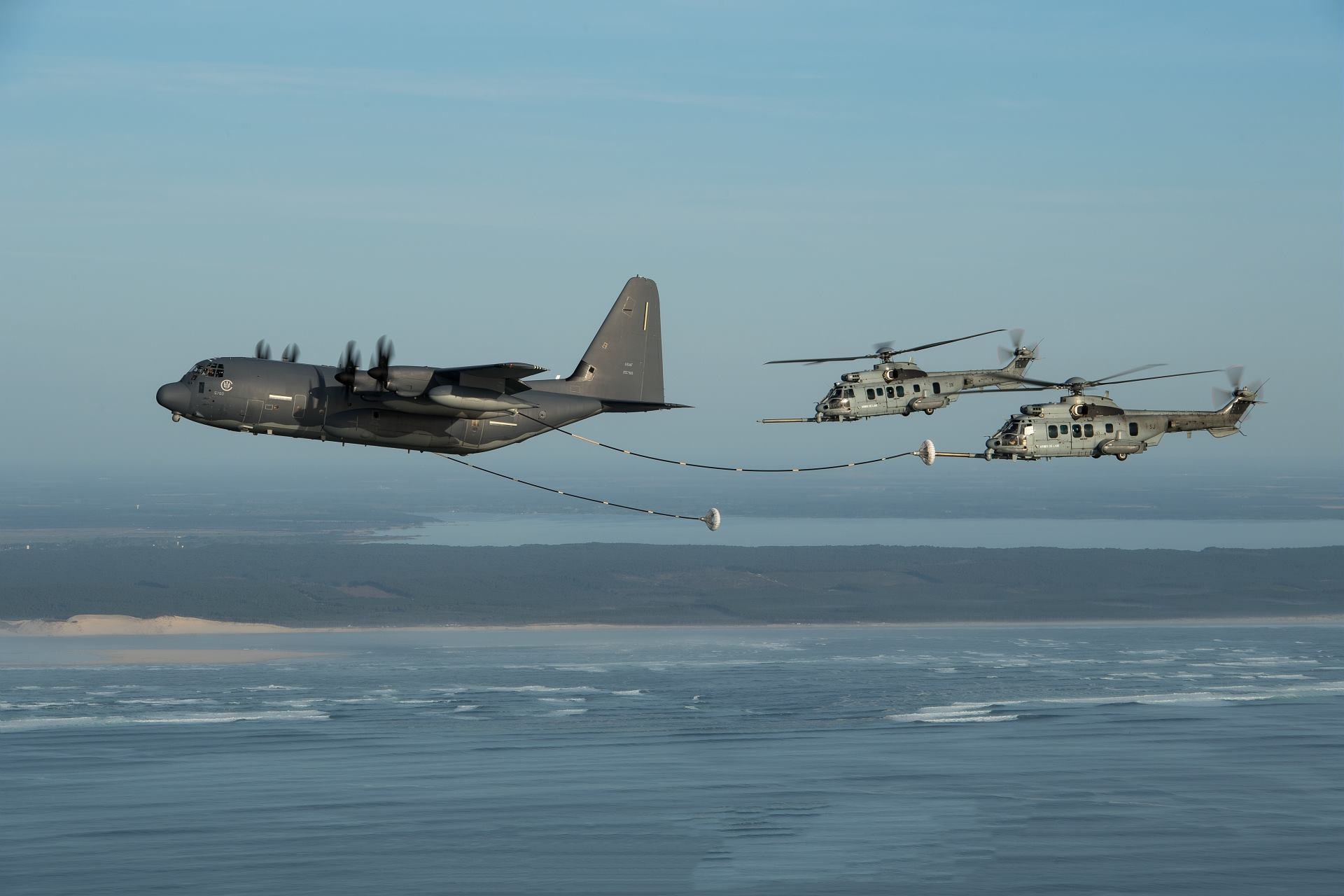 直升机空中加油全过程难度太大了,中国产的直升机可以空中加油吗