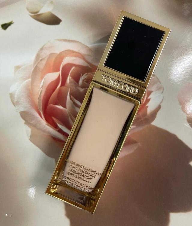 阿玛尼权力跟ysl恒久粉底液,阿玛尼遮瑕粉底液推荐