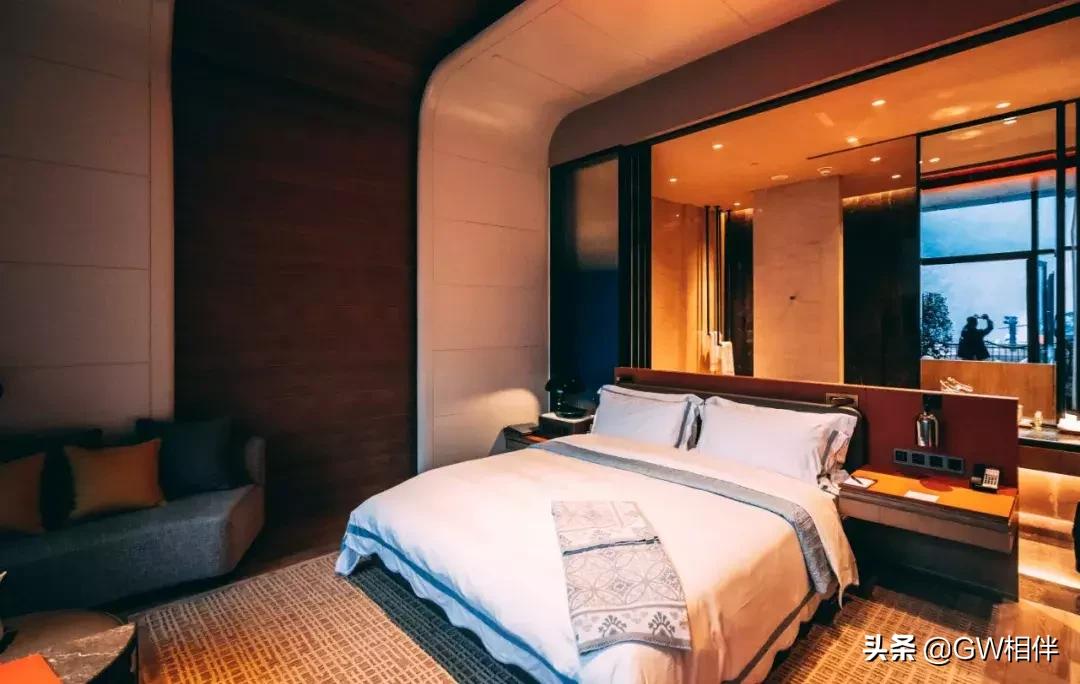 上海世茂深坑酒店建造过程,上海深坑酒店世界建筑奇迹