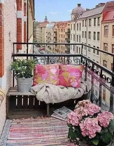 阳台变身小花园总有一款适合你,阳台可以打导致小花园吗