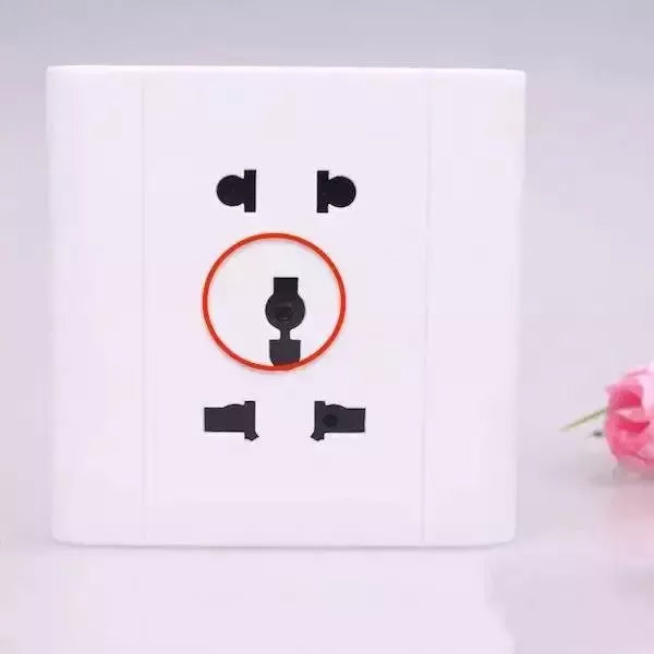 长春某宾馆，插排里发现“针孔摄像头”！谁在*窥偷**？