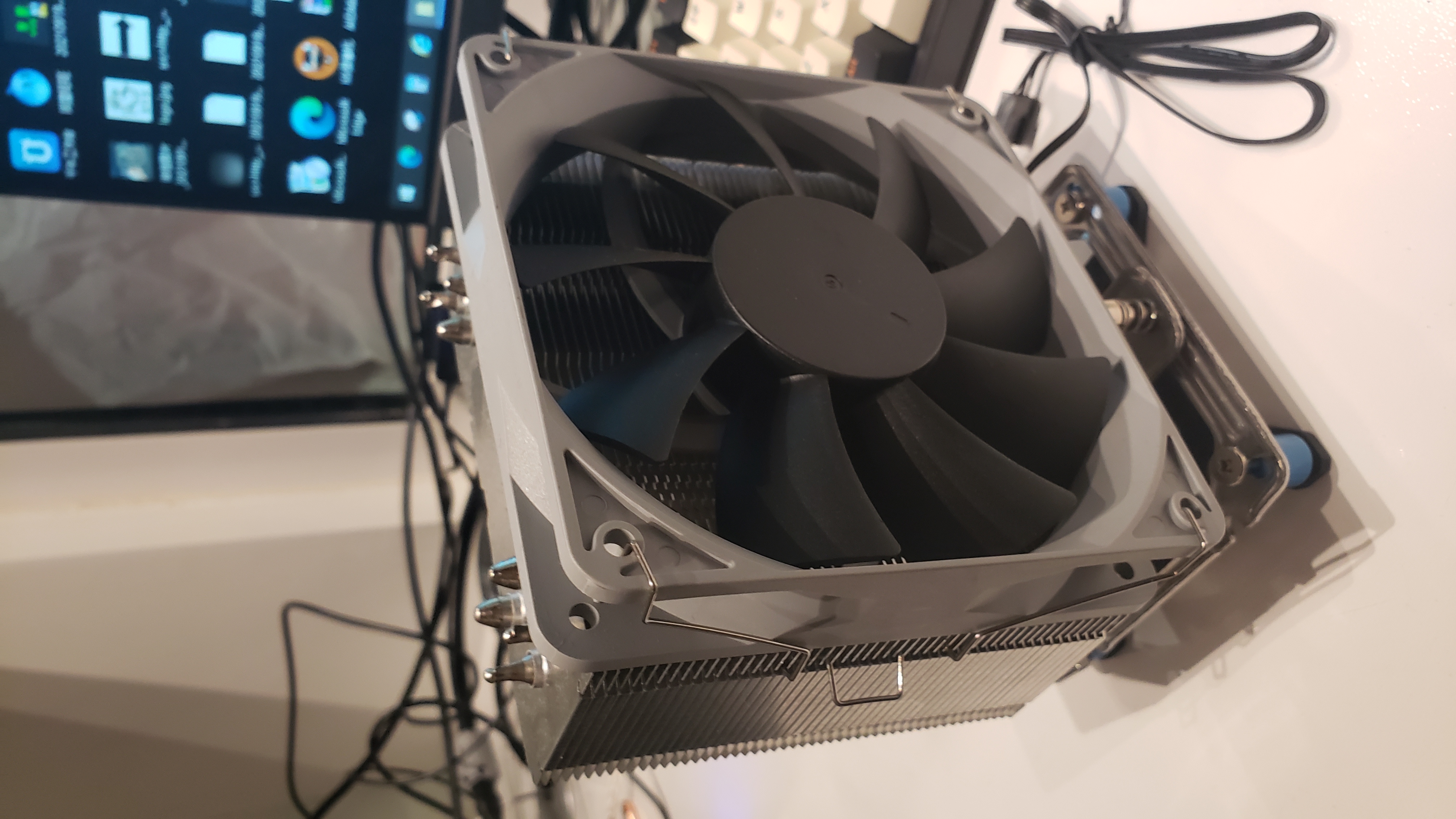 如何自己配置出静音电脑,怎么选择噪音小的电脑