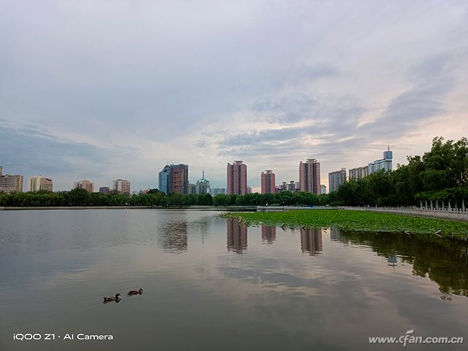 iqooz1天玑1000是骁龙多少,iqooz1全面评测首发天玑1000plus