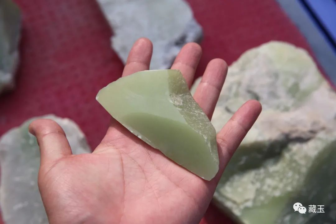 一块黄玉有多少钱,哪里黄玉值钱