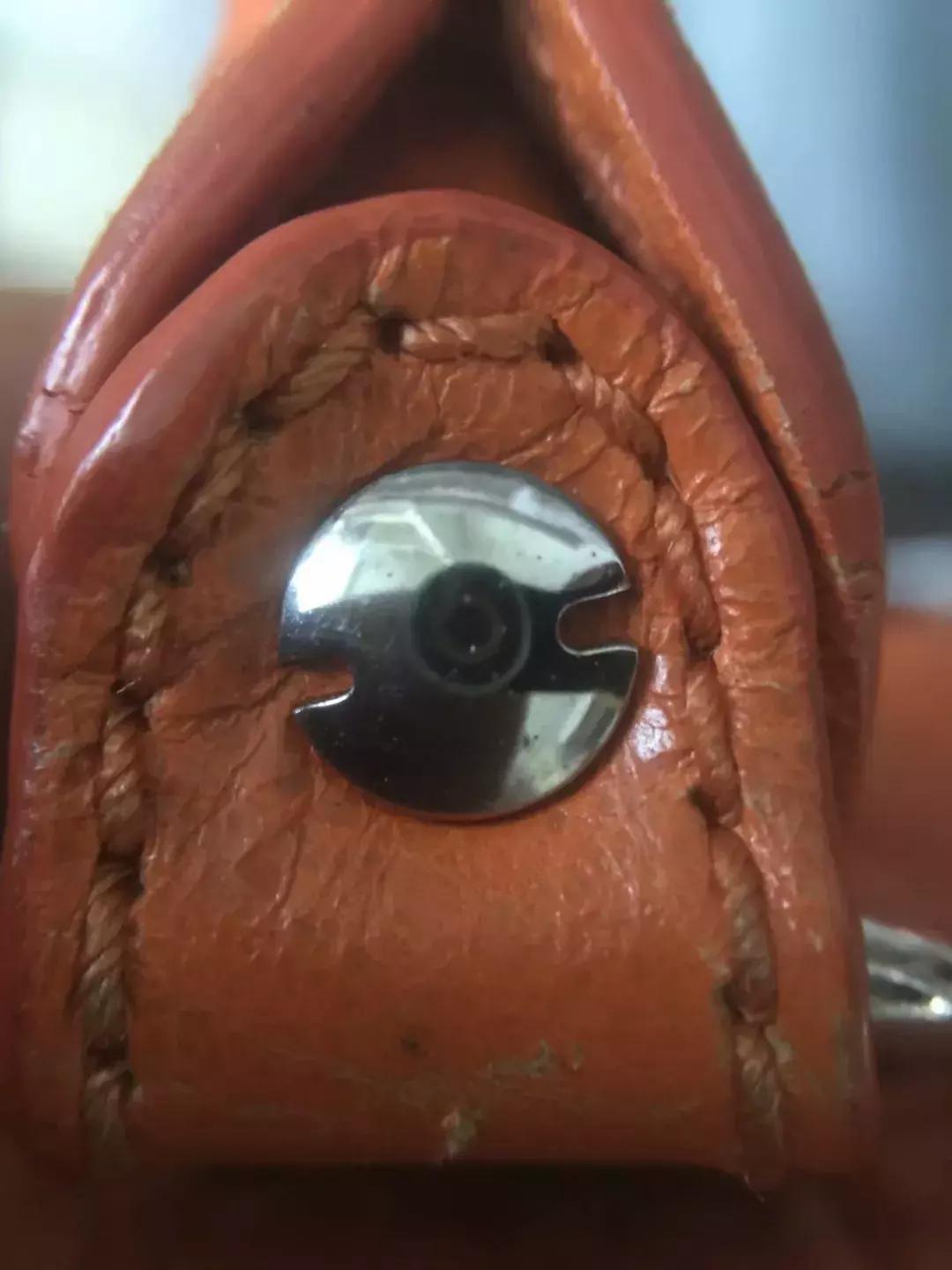 巴黎世家月牙机车包搭配,巴黎世家机车包怎么选