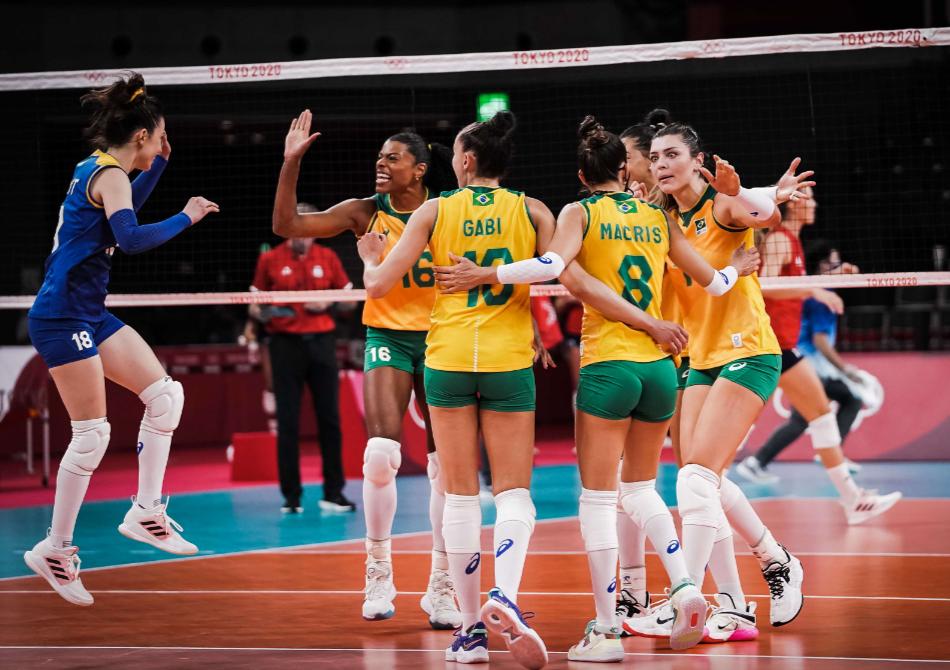 中国女排3比0巴西复仇战,美国女排3-1巴西夺3连冠