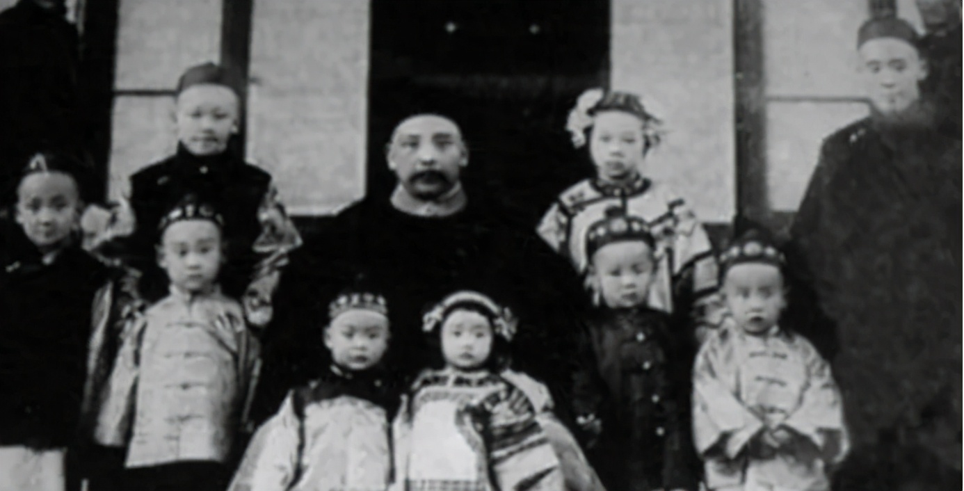 袁世凯逝世的3个原因猜想，一顿饭20个鸡蛋，走路不稳像鸭子