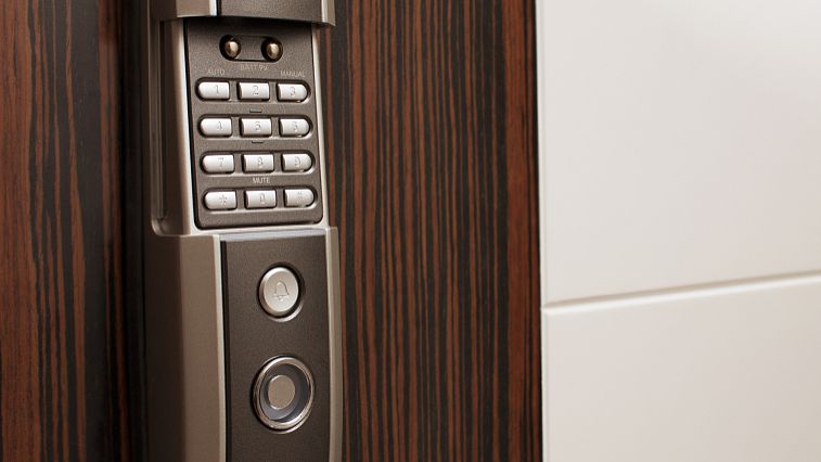 大门自带的指纹锁要换吗,大门有必要装密码锁吗