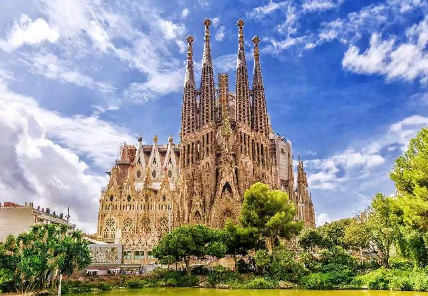 设计大师安东尼奥高迪,西班牙设计大师高迪