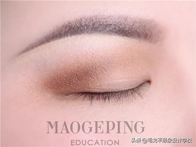 单眼皮不画眼线只画眼影好看吗,为何同样是单眼皮