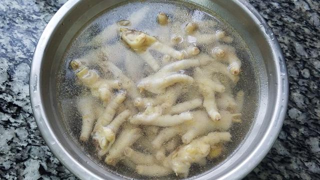 柠檬鸡爪做法家庭版简单不辣无骨,柠檬鸡爪这样做超好吃酸辣开胃