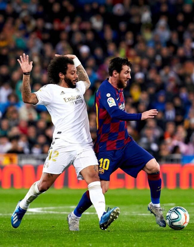 皇马4-0胜巴萨皇马更衣室,西班牙2-1战胜瑞典