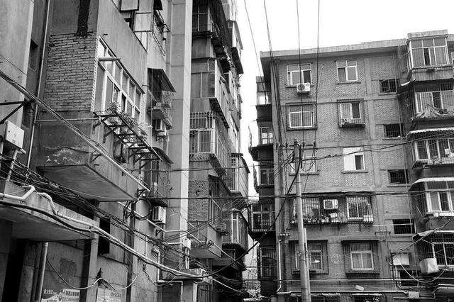 与家人分居，一天两份工作的滴滴代驾司机告诉你，成年人太难了