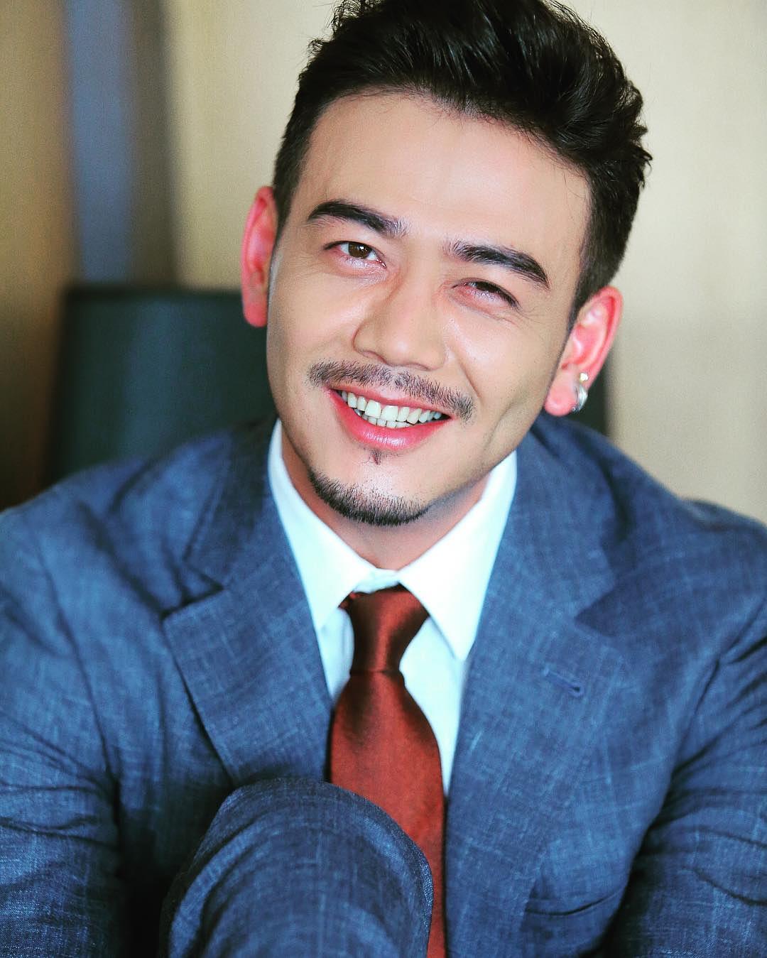 杨烁上节目说拟好离婚协议财产全给老婆，怎么那么多网民说好尬？