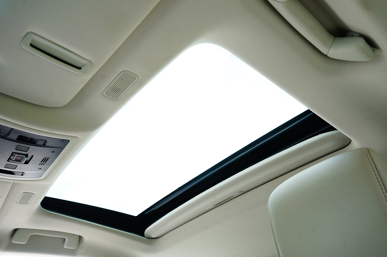 奥迪a6l和雷克萨斯es300h哪个保值,2022款雷克萨斯es300h臻享版试驾