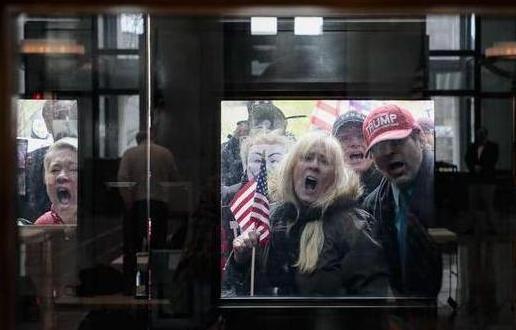 突破220万,哈尔滨1传50人,央视主播哽咽,白岩松力挺背后多可怕？