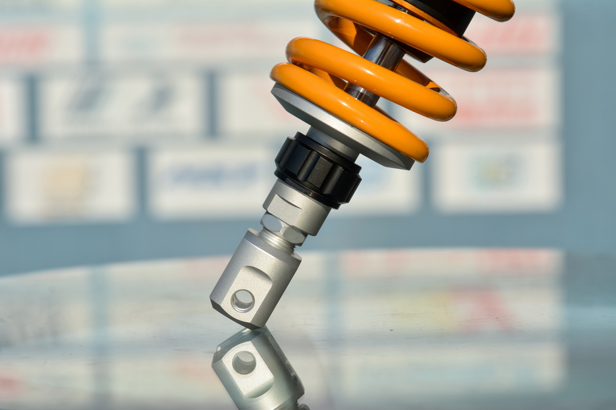 提高了稳定性与舒适度！野蛮公牛HPS前叉、XPS后减震