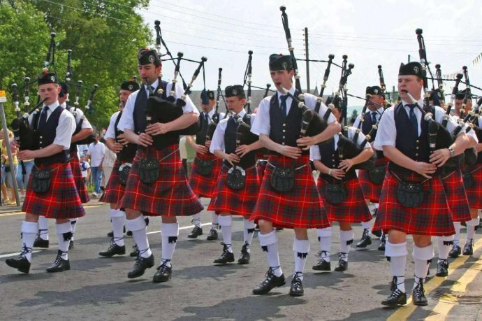 打架、裸奔在英国看场球赛，我的三观崩塌了：说好的绅士风度呢？