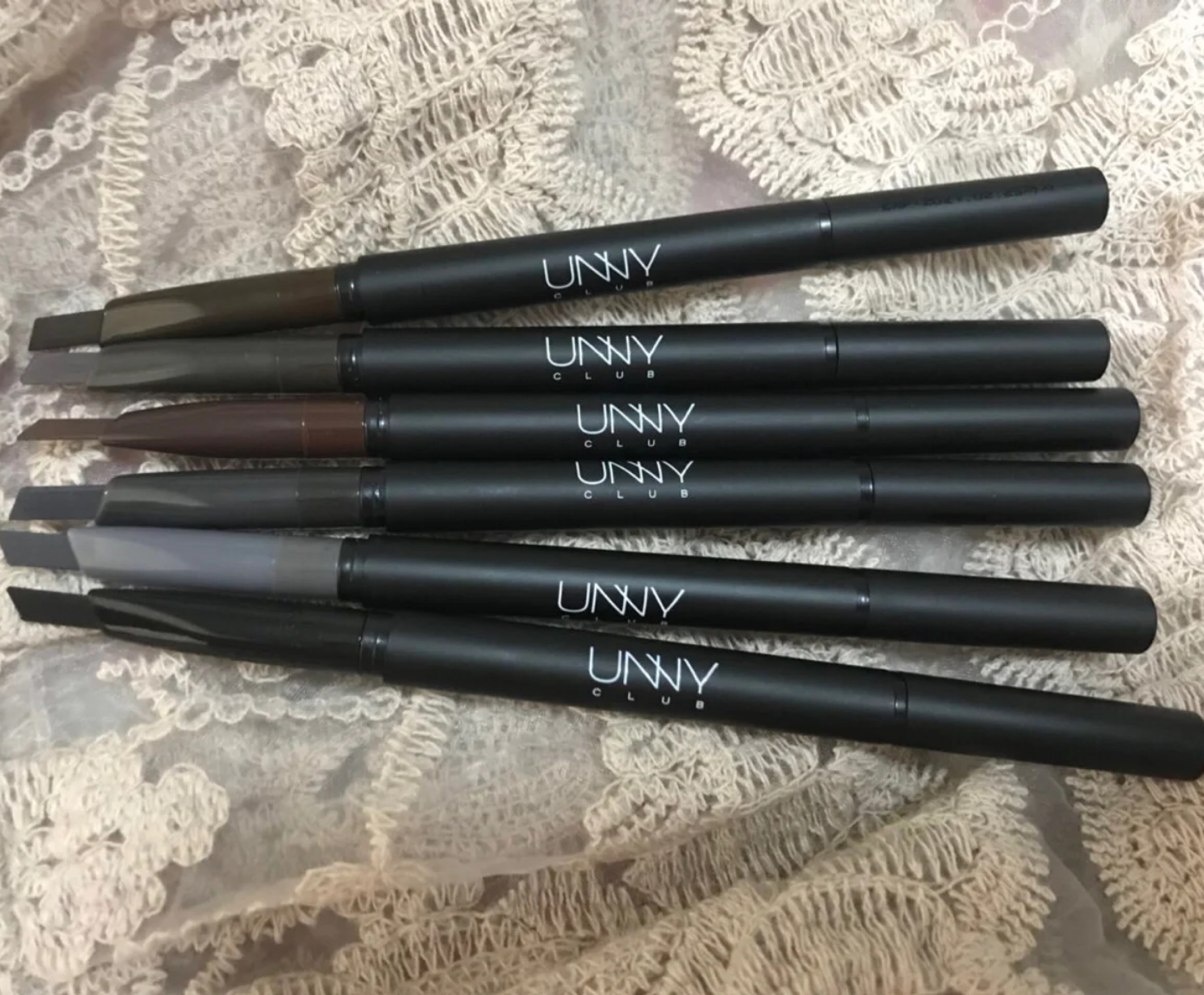 白菜价的热门好用眉笔：唯资、Gracebabi九块九，资生堂眉笔自然