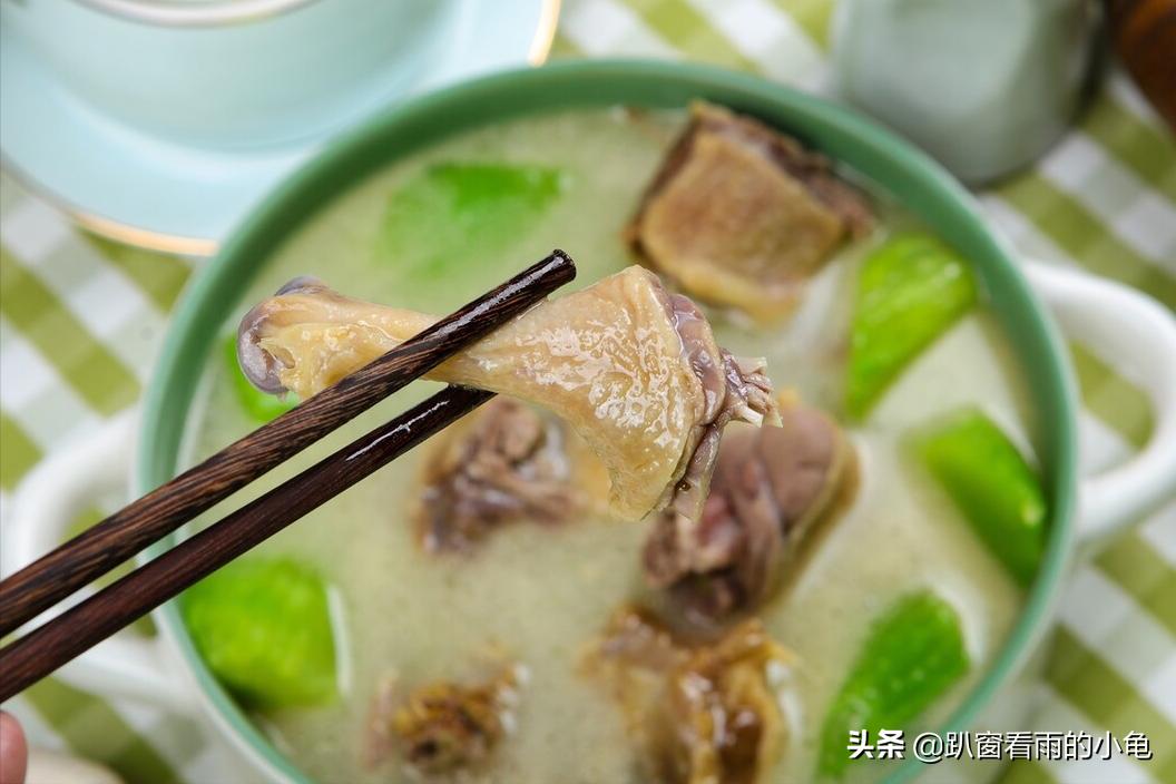 最适合夏天吃的鸭肉做法开胃下饭,夏天鸭肉与什么搭配煲汤最好