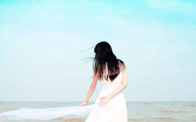 被原生家庭拖累的人,逃离原生家庭该有多强大