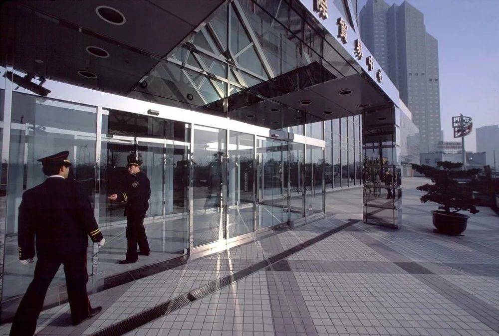 那个开放、捞金、豪情的90时代，才仅仅过去了20年而已