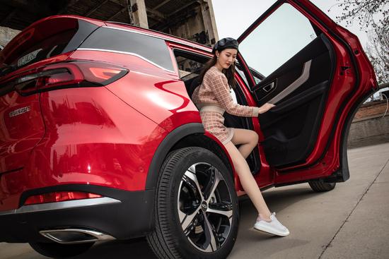 触感肉测小姐姐直呼好嫁的瑞虎7PRO