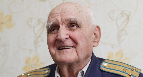 金星奖章被誉为苏联英雄的象征，42位外国人也最终有幸获得